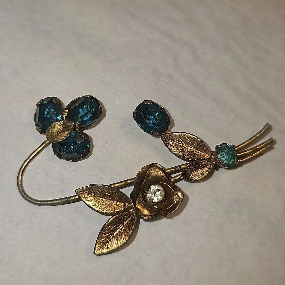 Vintage Coro Brooch with gem stones